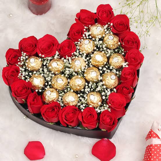 20 Roses & 16 pcs FR in a heart shape box